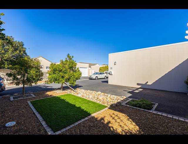 2 BEDROOM FREESTANDING FOR SALE IN SUNNINGDALE